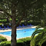 Pierre & Les Jardins Ombrages 3* 망들리유 라 나플