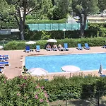 아파트호텔 Pierre & Les Jardins Ombrages