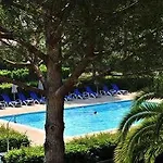 Pierre & Les Jardins Ombrages 아파트호텔 3*