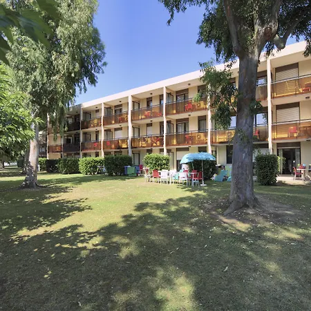 Pierre & Les Jardins Ombrages Aparthotel 3*