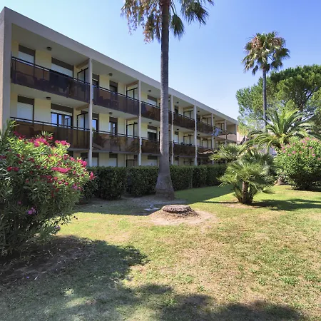Aparthotel Pierre & Les Jardins Ombrages 3*