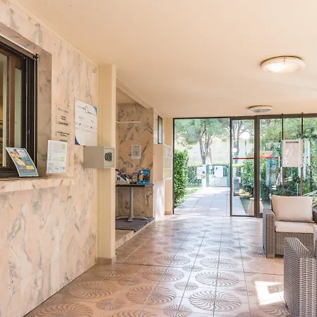 Aparthotel Pierre & Les Jardins Ombrages 3*
