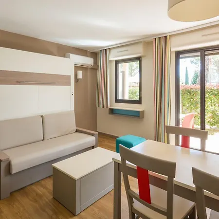 מלון דירות Pierre & Les Jardins Ombrages מאנדליה-לה-נאפול