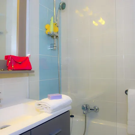 Pierre & Les Jardins Ombrages מלון דירות מאנדליה-לה-נאפול