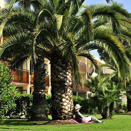 Pierre & Les Jardins Ombrages 3*