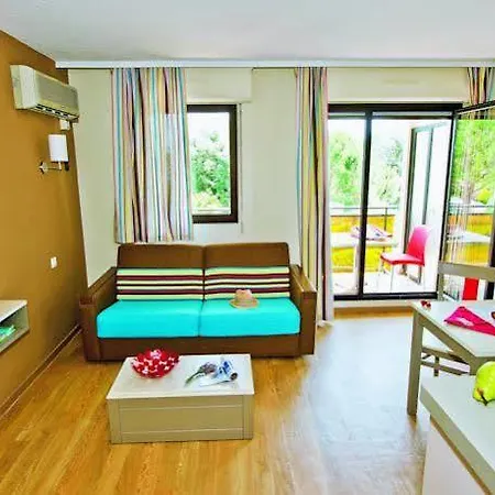 Pierre & Les Jardins Ombrages 3* מאנדליה-לה-נאפול