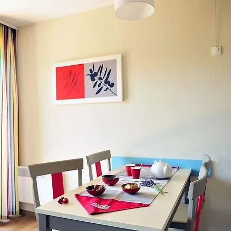 Pierre & Les Jardins Ombrages מלון דירות 3*